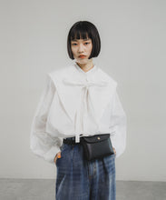 APPLE LEATHER WAIST BELT BAG
