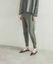 BACKSLIT WOOL PANTS
