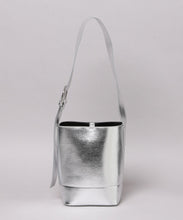 APPLE LEATHER  FOIL MINI BASKET BAG
