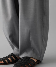 SAFARI CURVE TUCK PANTS
