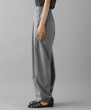 SAFARI CURVE TUCK PANTS
